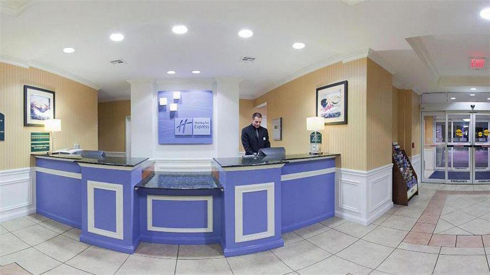 Holiday Inn Express Hotel & Suites Wichita Airport By Ihg Zewnętrze zdjęcie