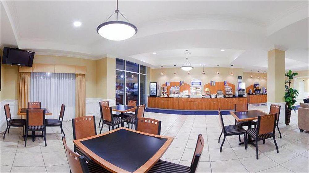 Holiday Inn Express Hotel & Suites Wichita Airport By Ihg Zewnętrze zdjęcie