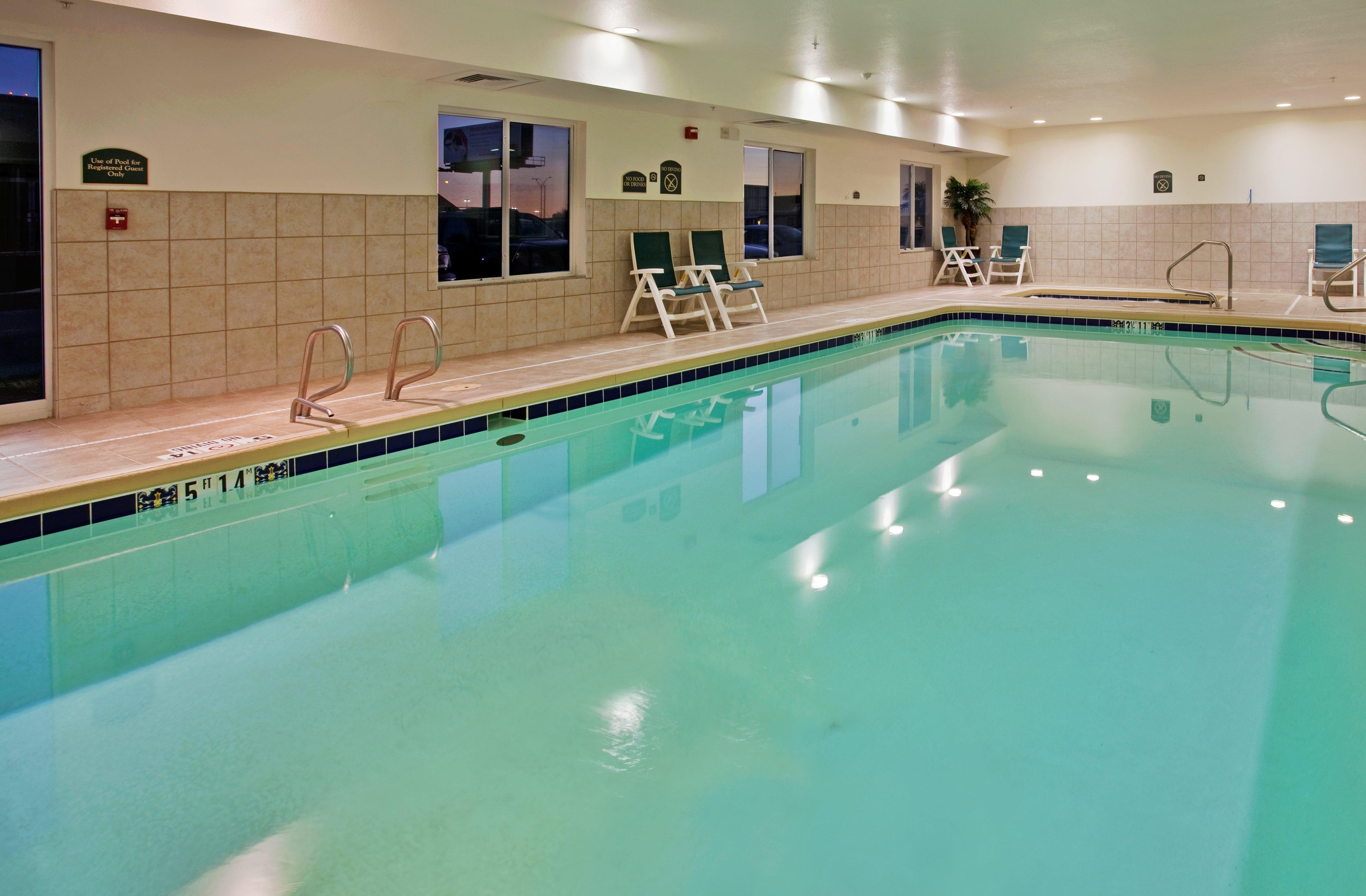 Holiday Inn Express Hotel & Suites Wichita Airport By Ihg Zewnętrze zdjęcie