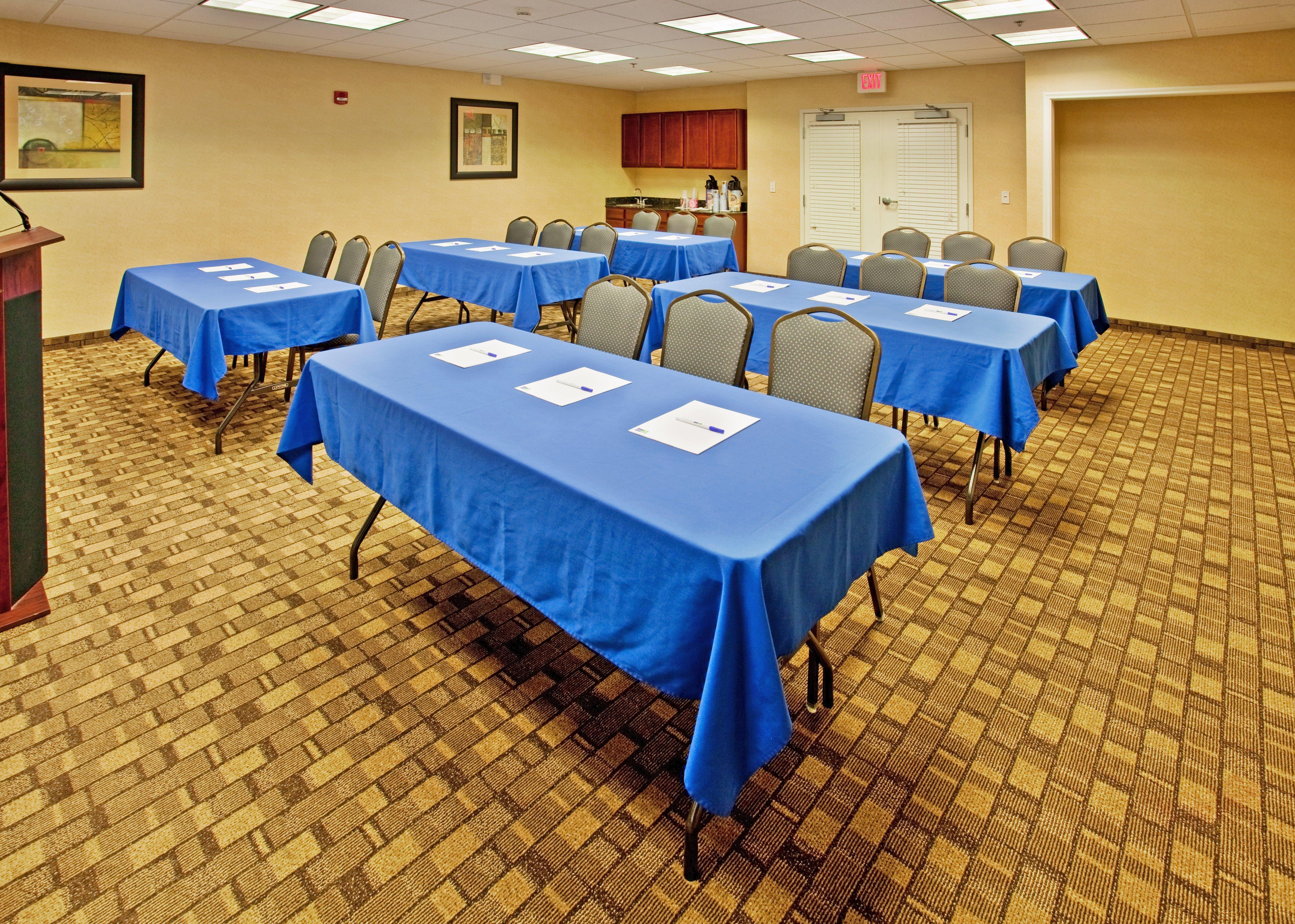 Holiday Inn Express Hotel & Suites Wichita Airport By Ihg Zewnętrze zdjęcie
