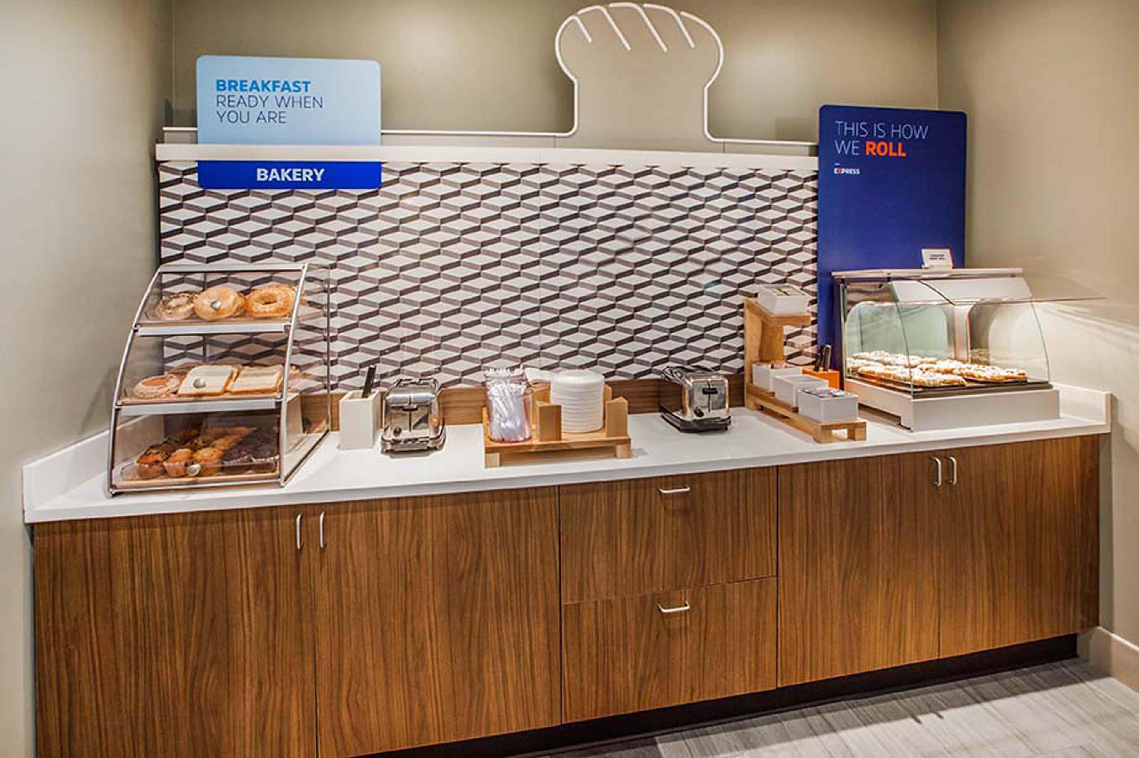 Holiday Inn Express Hotel & Suites Wichita Airport By Ihg Zewnętrze zdjęcie