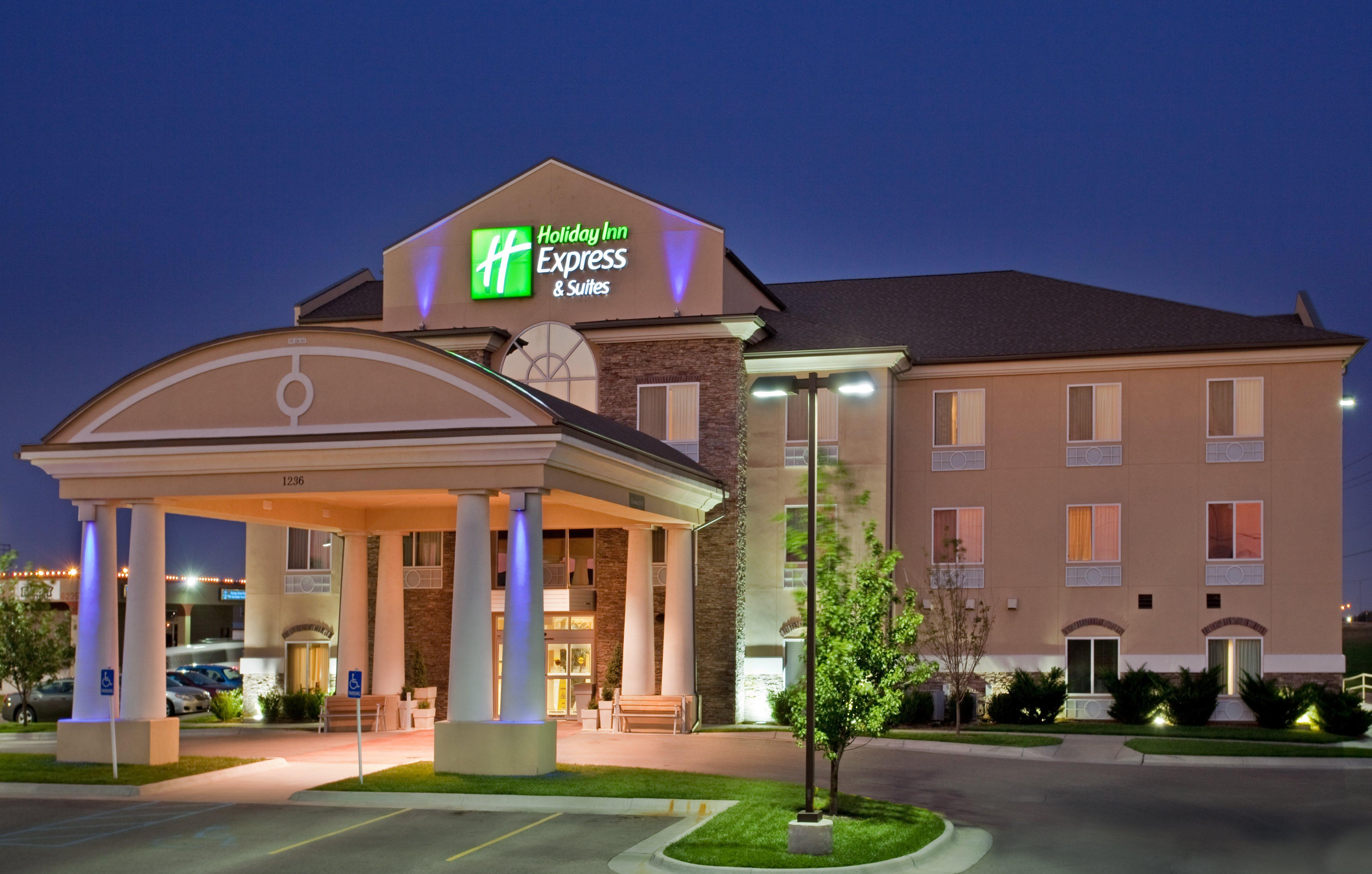 Holiday Inn Express Hotel & Suites Wichita Airport By Ihg Zewnętrze zdjęcie